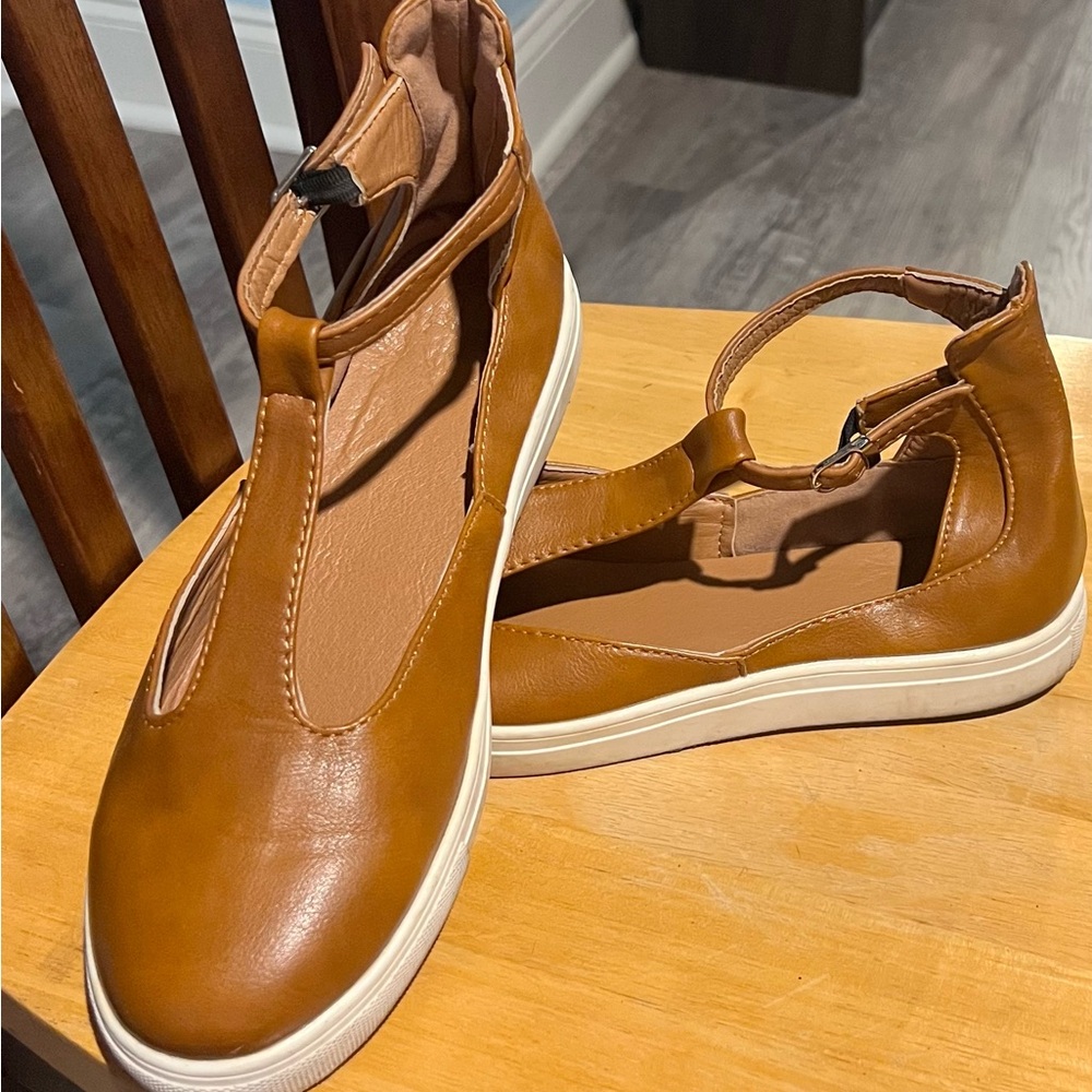 Women's Tan Leather Ankle Strap Shoes
